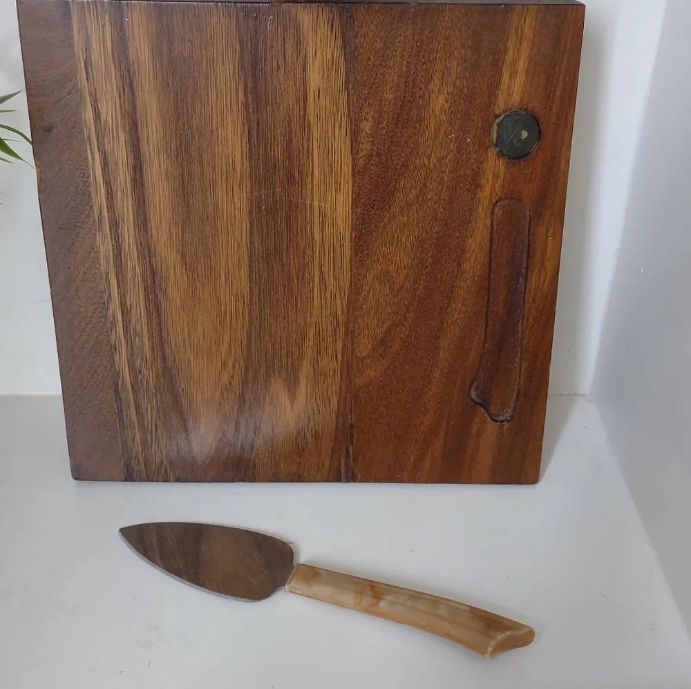 Vintage MCM Footed Wooden Cheeseboard Adirondack Bowls Inc Mid Century Modern